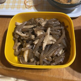 きのことこんにゃくの炒め物